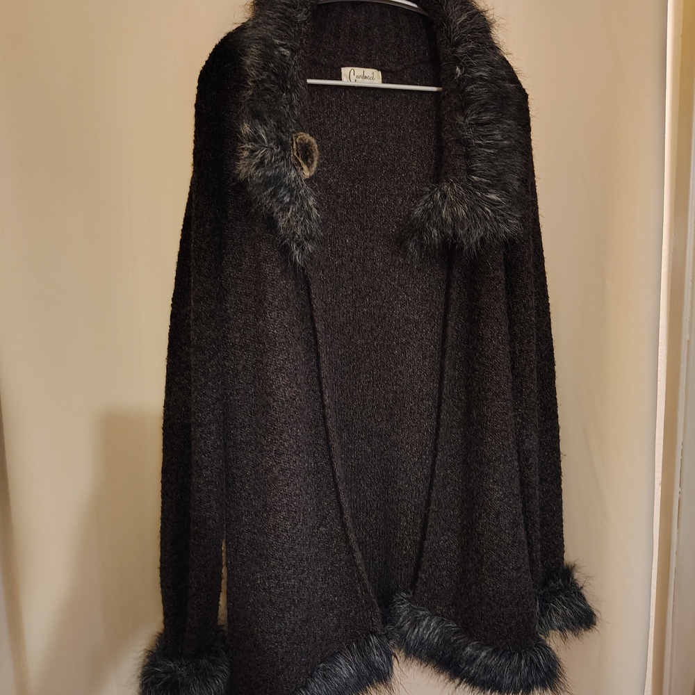 Chic Dark Grey Sweater with Faux Fur Trim